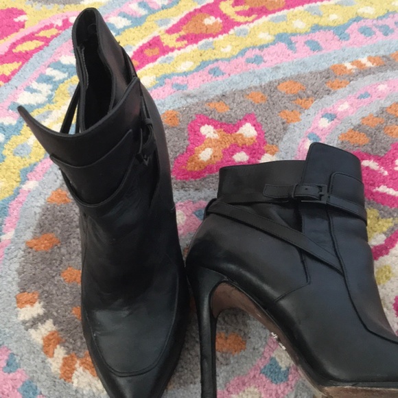 Black bootie heels!! - Picture 1 of 5